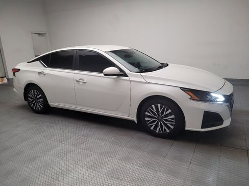 Used 2023 Nissan Altima 2.5 SV FWD image 11