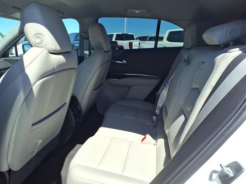 Used 2023 Cadillac XT4 Premium Luxury w/ Cold Weather Package AWD/4WD image 9
