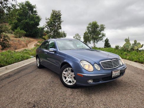 Used 2005 Mercedes-Benz E 320 Sedan image 2