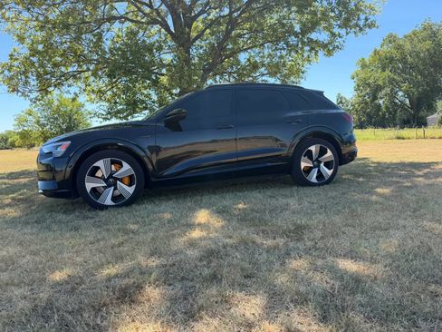 Used 2022 Audi e-tron Premium Plus AWD/4WD image 1