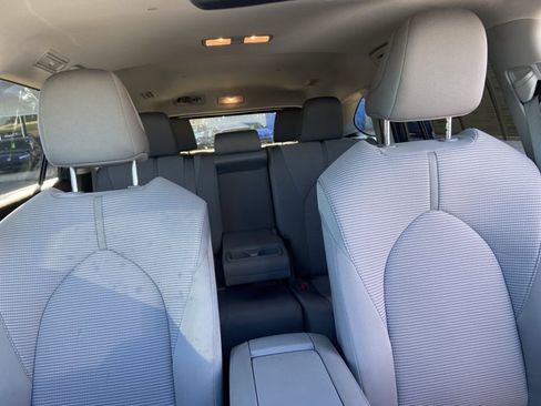Used 2023 Toyota Highlander LE FWD image 19