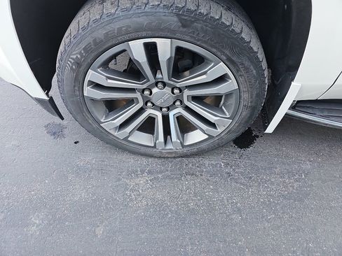 Used 2017 GMC Yukon Denali w/ Open Road Package AWD/4WD image 9