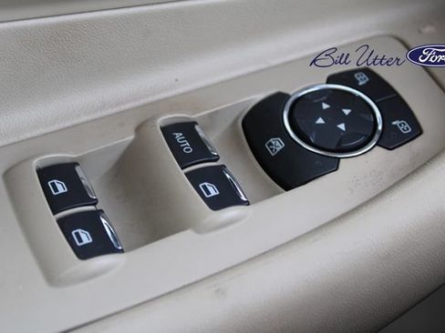 Used 2016 Ford Taurus SEL FWD image 21