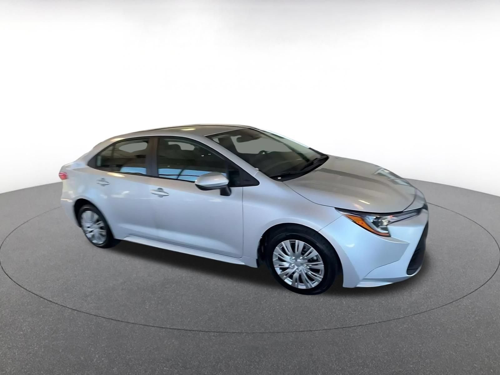 Used 2025 Toyota Corolla LE FWD image 2