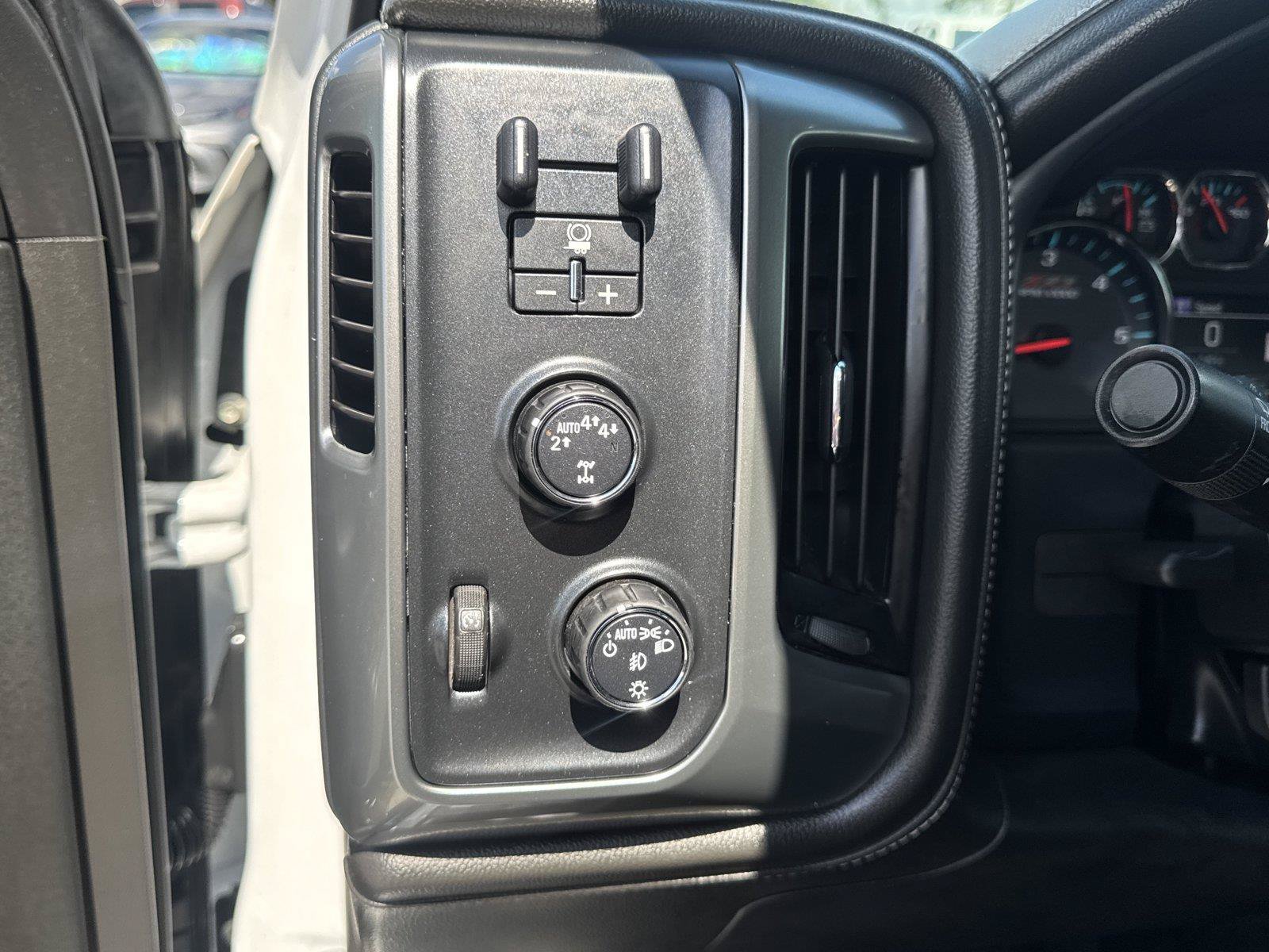 Used 2018 Chevrolet Silverado 1500 LTZ Z71 w/ LTZ Plus Package AWD/4WD image 19