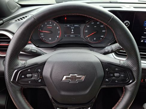 Used 2024 Chevrolet Trax RS FWD image 18
