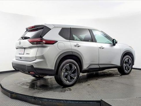 Used 2024 Nissan Rogue SV image 8