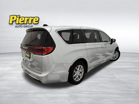 Used 2024 Chrysler Pacifica Touring-L image 6