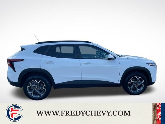 Used 2025 Chevrolet Trax LT FWD image 7