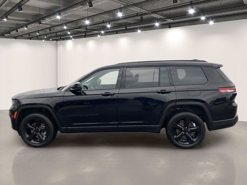 Used 2023 Jeep Grand Cherokee L Laredo AWD/4WD image 4