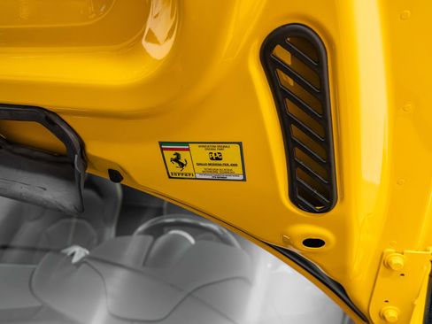 Certified 2021 Ferrari F8 Tributo RWD image 25