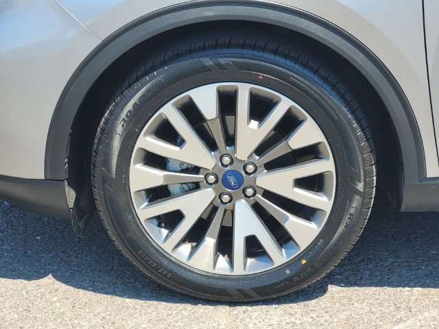 Used 2022 Ford Escape Titanium FWD image 11
