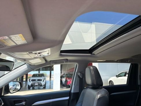 Used 2017 Toyota Highlander FWD V6 image 6