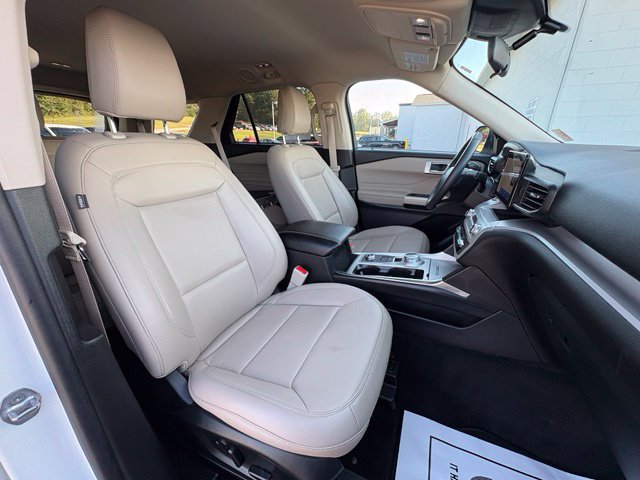 Used 2023 Ford Explorer XLT w/ Equipment Group 202A AWD/4WD image 31