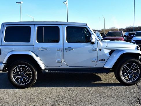 Used 2022 Jeep Wrangler Unlimited Sahara image 2