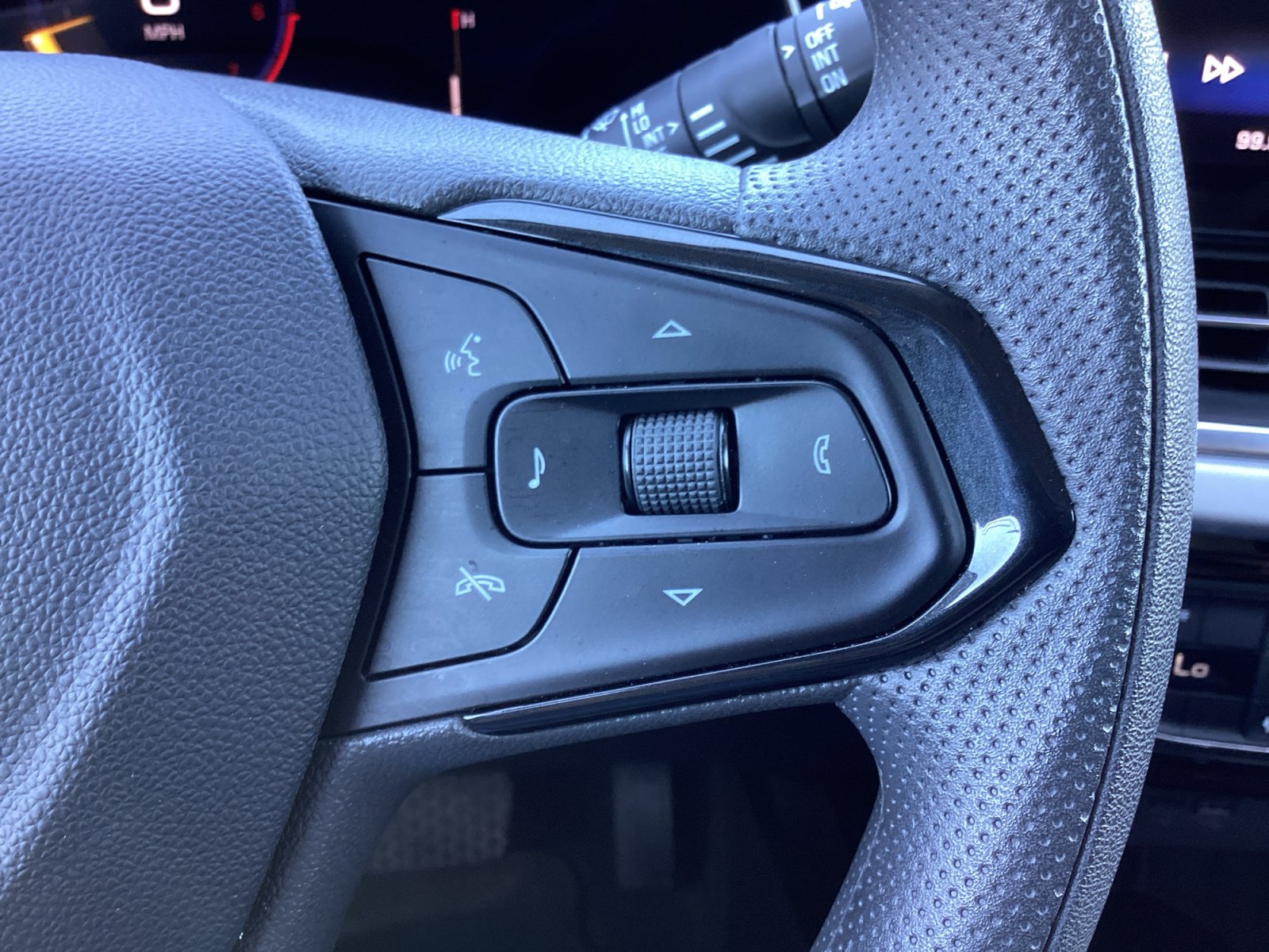 Used 2026 Chevrolet Trax LT FWD image 18