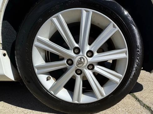 Used 2012 Toyota Camry XLE image 9