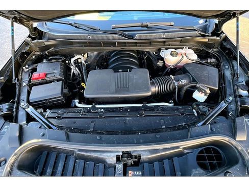 Used 2024 Chevrolet Suburban LS image 30