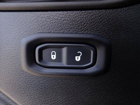 Used 2024 Jeep Wrangler Unlimited Rubicon 4xe AWD/4WD image 12