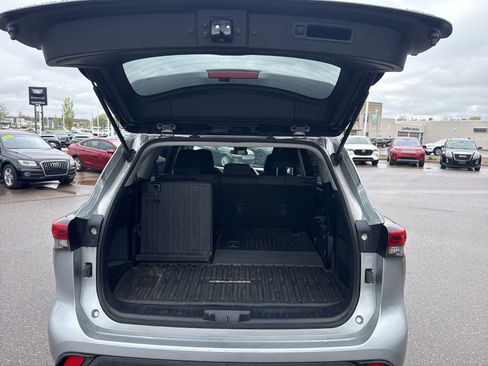 Used 2020 Toyota Highlander L AWD/4WD image 24