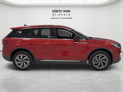 Used 2023 Lincoln Corsair FWD image 6