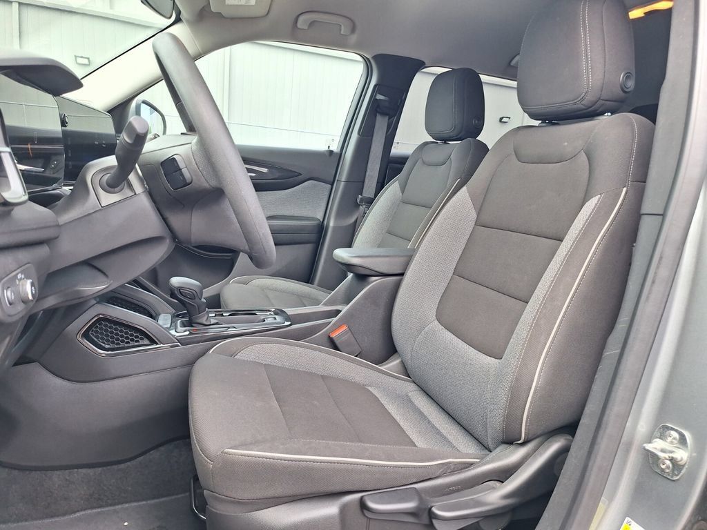 Used 2025 Chevrolet TrailBlazer LT FWD image 21
