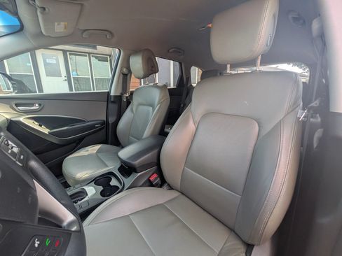 Used 2017 Hyundai Santa Fe SE AWD/4WD image 24