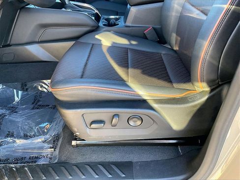 Used 2024 GMC Canyon AT4 w/ AT4 Premium Package image 35