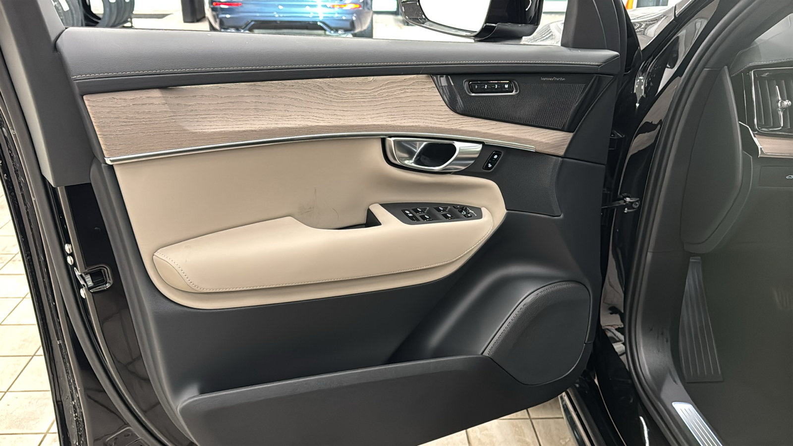 New 2026 Volvo XC90 T8 Plus w/ Protection Package Premier AWD/4WD image 21