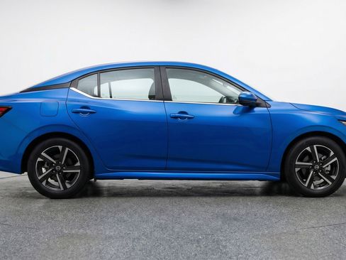 Used 2025 Nissan Sentra SV image 11