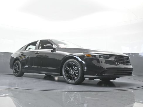 Used 2025 Honda Accord SE image 61