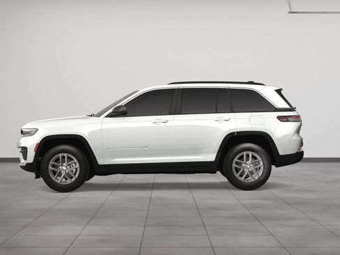 New 2024 Jeep Grand Cherokee Laredo image 3