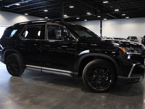 Used 2025 Honda Pilot Elite image 8