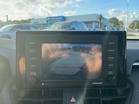 Used 2021 Toyota RAV4 LE image 19