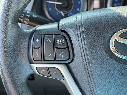 Used 2020 Toyota Sienna LE w/ LE Preferred Package FWD image 13