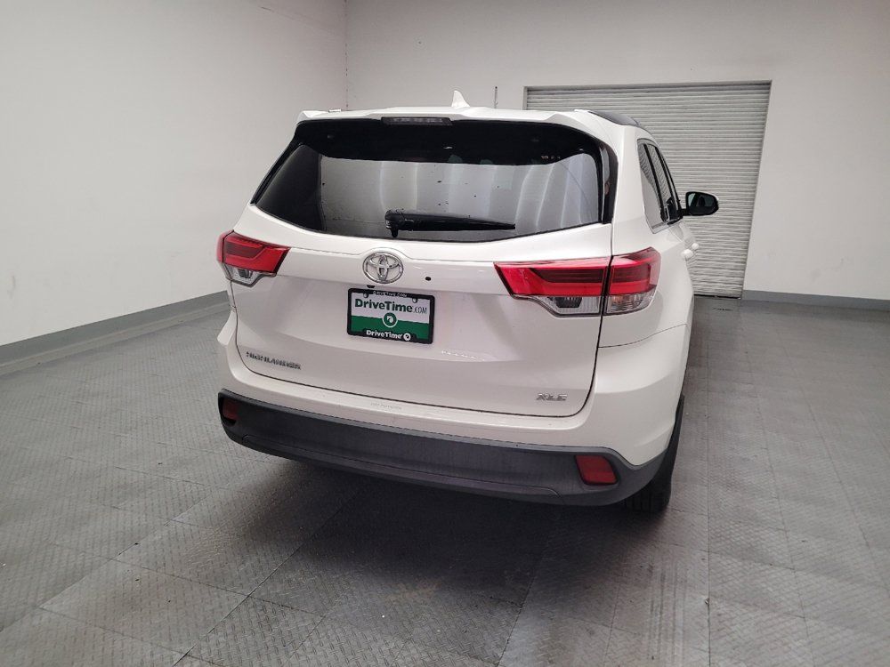 Used 2019 Toyota Highlander XLE FWD image 7
