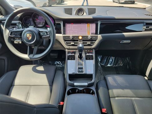 Used 2025 Porsche Macan image 42