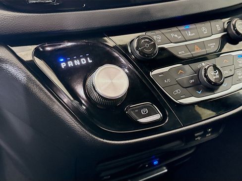 Used 2019 Chrysler Pacifica Touring-L Plus w/ Advanced Safetytec Group image 18