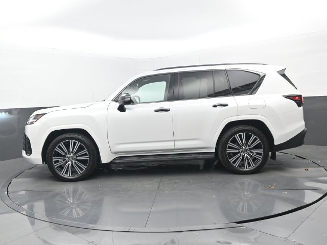 Used 2024 Lexus LX 600 4WD w/ Appearance Package image 21