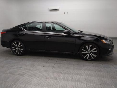Used 2019 Nissan Altima 2.5 SR FWD image 11