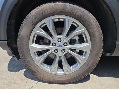 Used 2023 Ford Explorer XLT w/ Equipment Group 202A AWD/4WD image 3