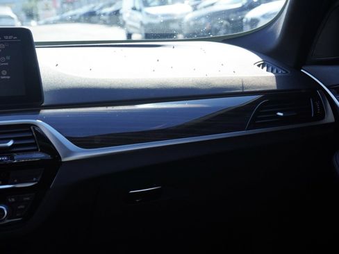 Used 2022 BMW 530e w/ M Sport Package image 20