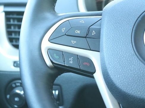 Used 2017 Jeep Cherokee Limited image 18