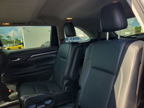 Used 2016 Toyota Highlander Limited AWD/4WD image 11