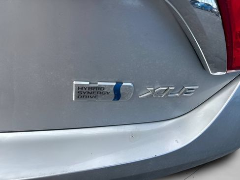 Used 2017 Toyota Camry XLE w/ Moonroof Package FWD image 9
