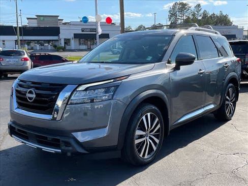 Used 2024 Nissan Pathfinder Platinum w/ Cargo Package FWD image 7