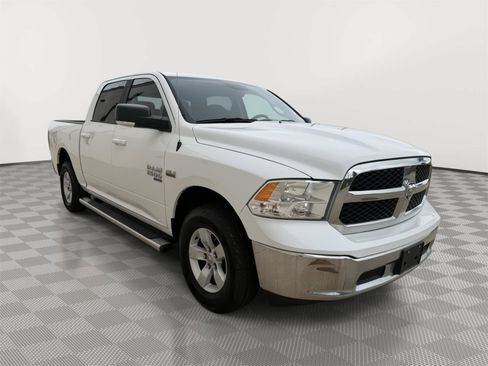 Used 2020 RAM 1500 Classic SLT w/ Luxury Group AWD/4WD image 3