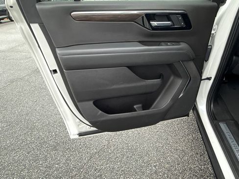 Certified 2025 Chevrolet Suburban Z71 image 23