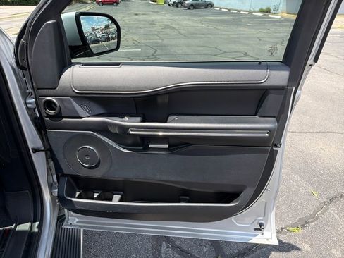 Used 2018 Ford Expedition Max XLT w/ Equipment Group 202A AWD/4WD image 49