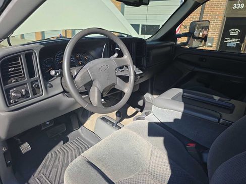 Used 2004 Chevrolet Silverado 3500 4x4 Crew Cab w/ Heavy-Duty Power Package image 10